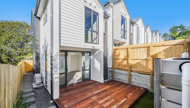 8/31 Ayton Drive, Totara Vale