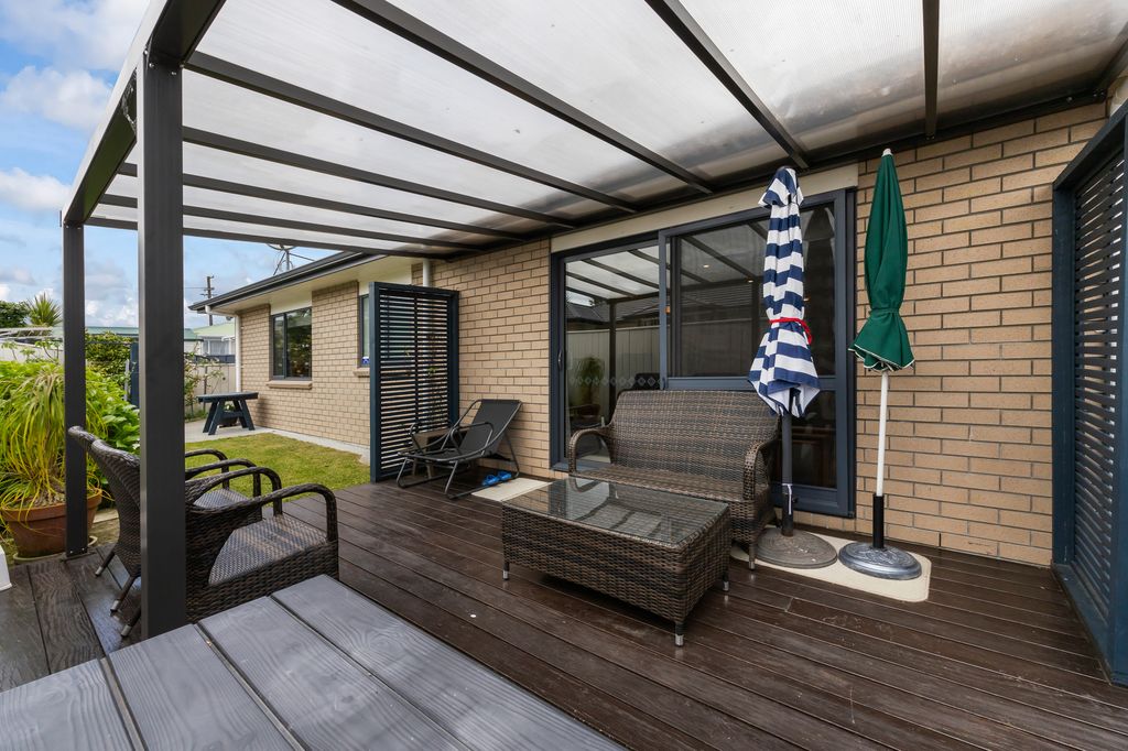 Immaculate, Easy-Care Living! 2