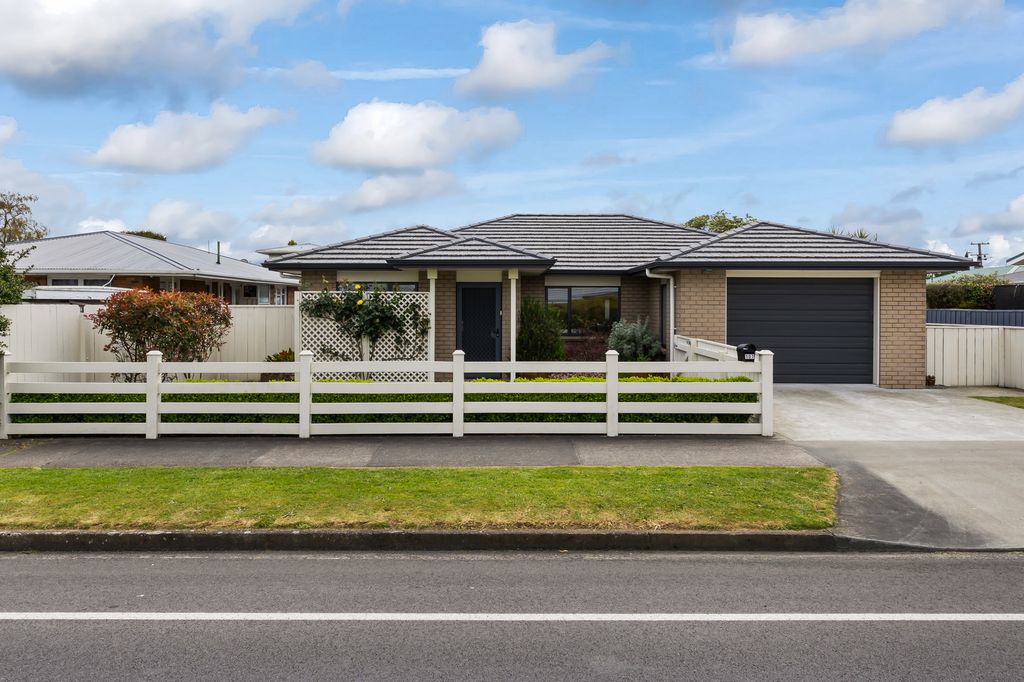 Immaculate, Easy-Care Living! 1