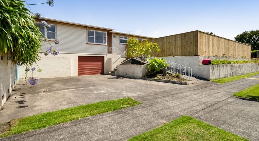 3 Bedroom Family Home in Bell Block 1