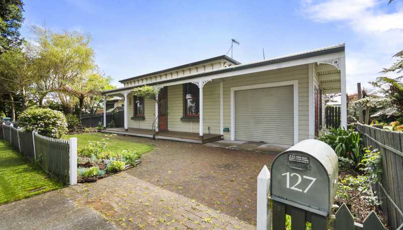 127 Linton Street, West End