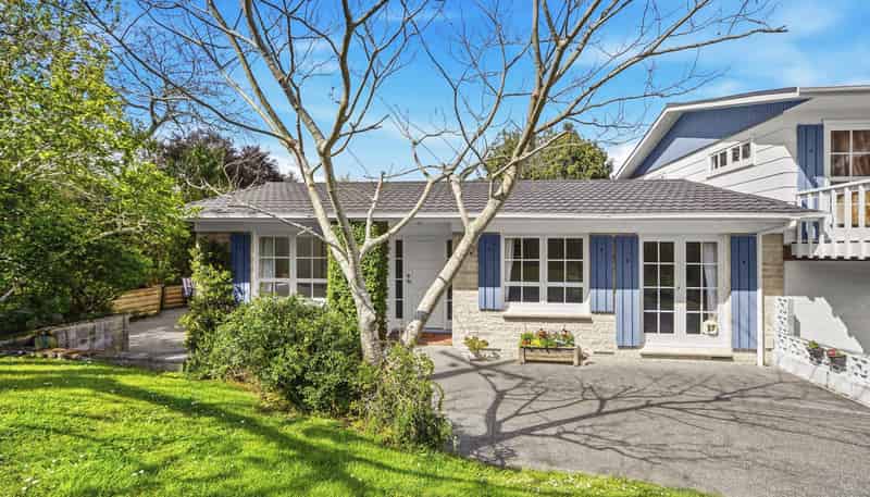2/220 East Coast Road, Forrest Hill