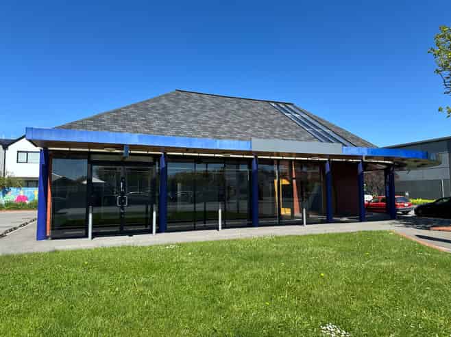 Position, Parking & Presence on Ferry Road