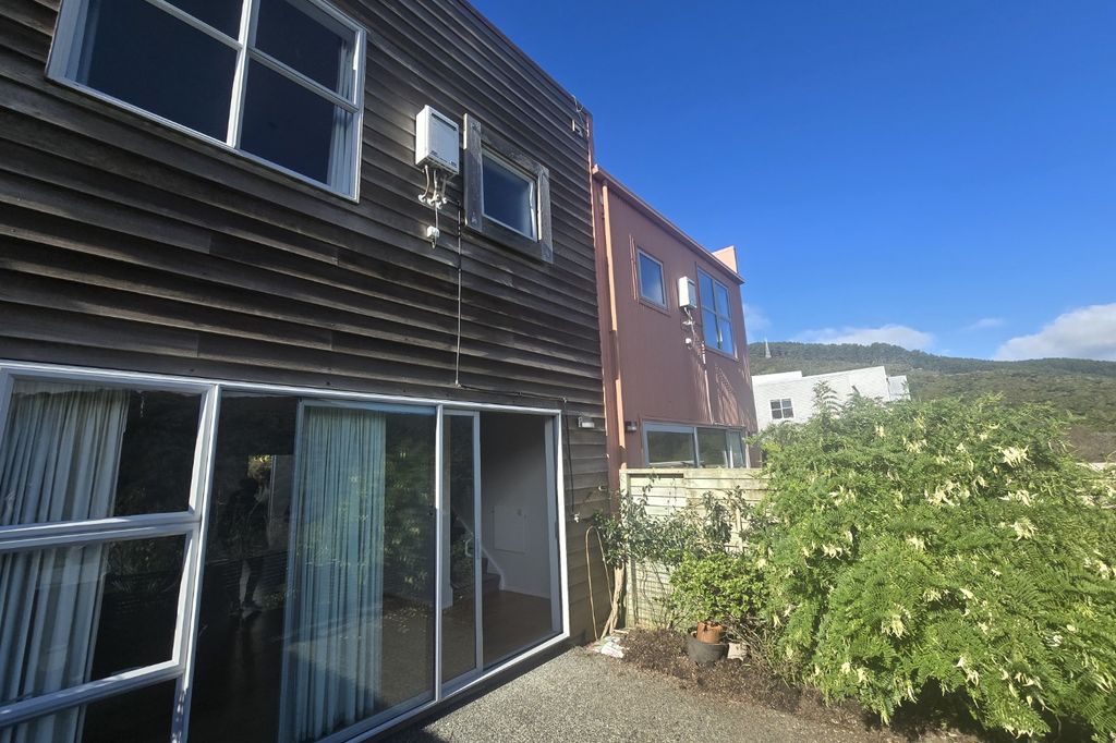 38 Saddleback Grove, Karori 1