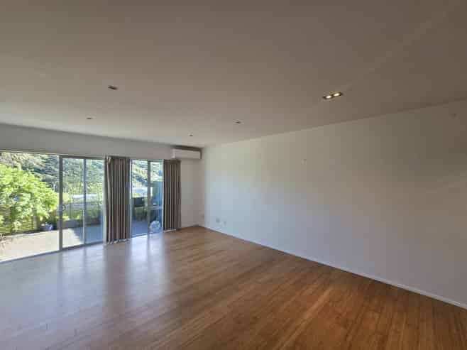 38 Saddleback Grove, Karori