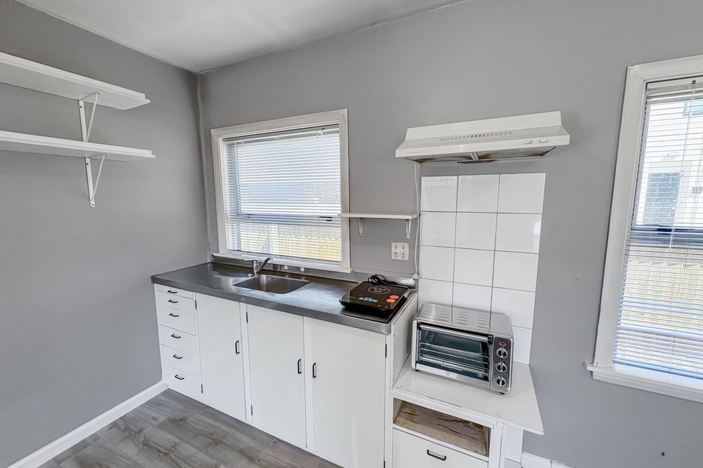 SOCKBURN - TIDY ONE BEDROOM UNIT 2