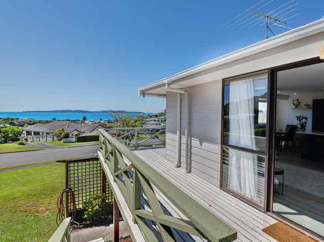 11 Brampton Road, Snells Beach