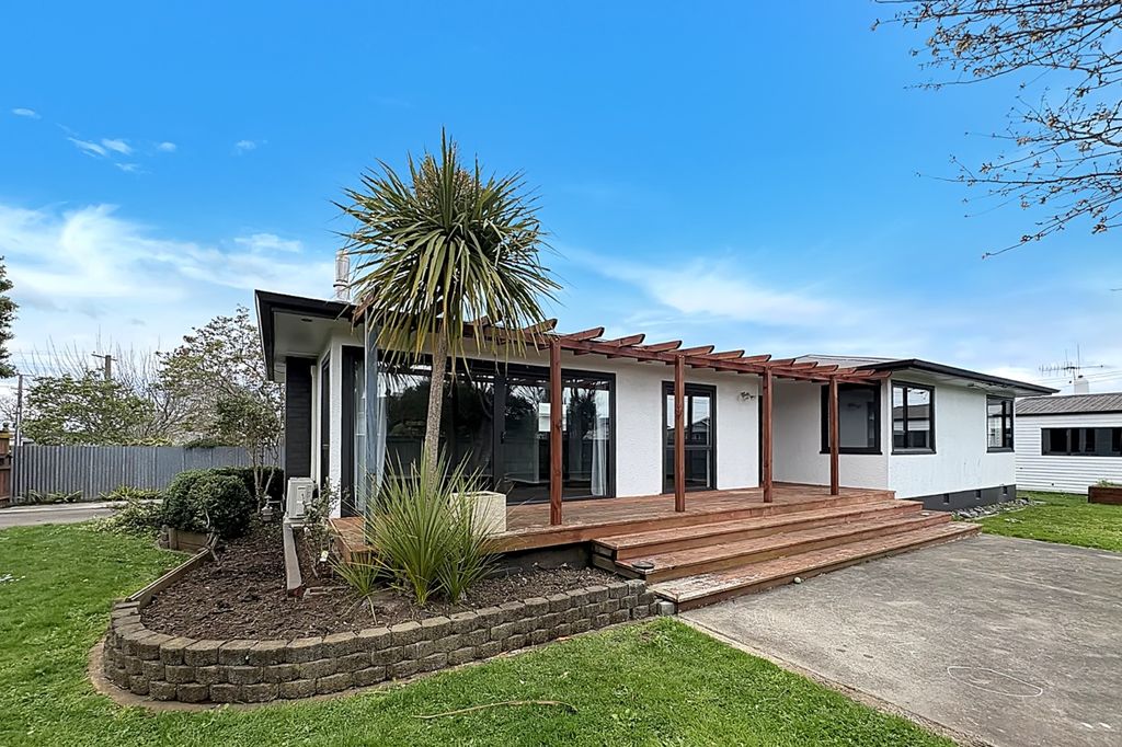 SPRINGVALE - 3 BEDROOMS 1