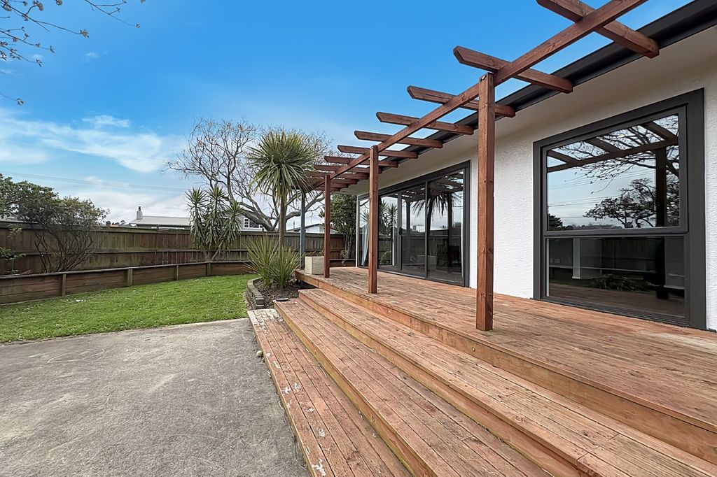 SPRINGVALE - 3 BEDROOMS 2
