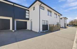 2/396 Armagh Street, Linwood