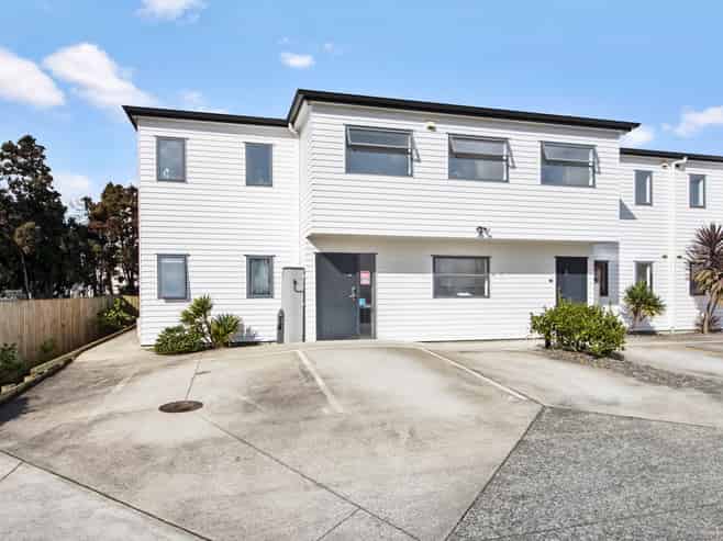 6/64A Rosella Road, Mangere East