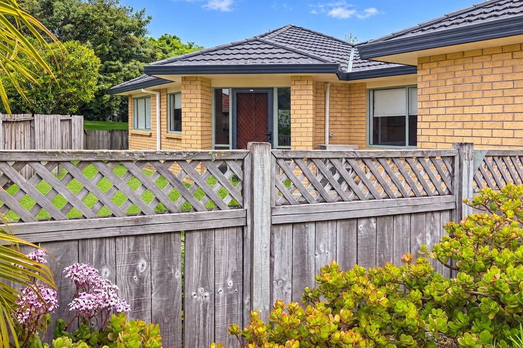 Pretty, Sun-Filled Family Home 1