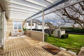 9 Range View Rd, Mount Albert