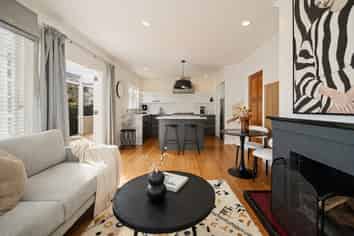 9 Range View Rd, Mount Albert