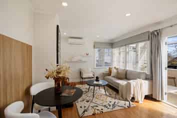9 Range View Rd, Mount Albert