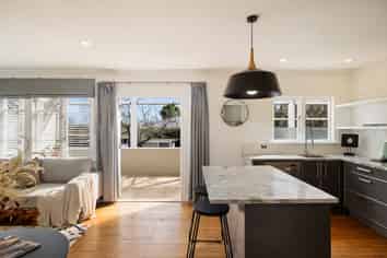 9 Range View Rd, Mount Albert