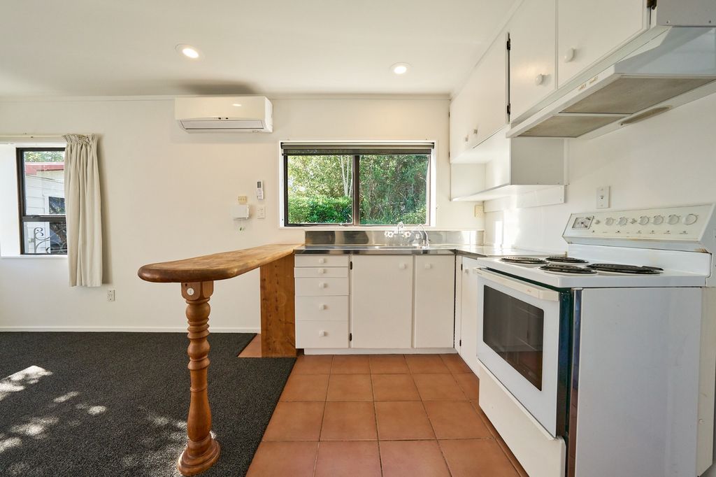 Charming Two-Bedroom Cottage with Sunny Outdoor Living 5