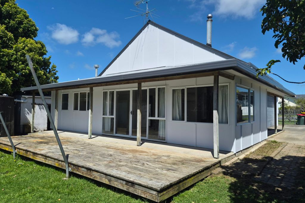 Kiwi Dream in Original Beachlands 2