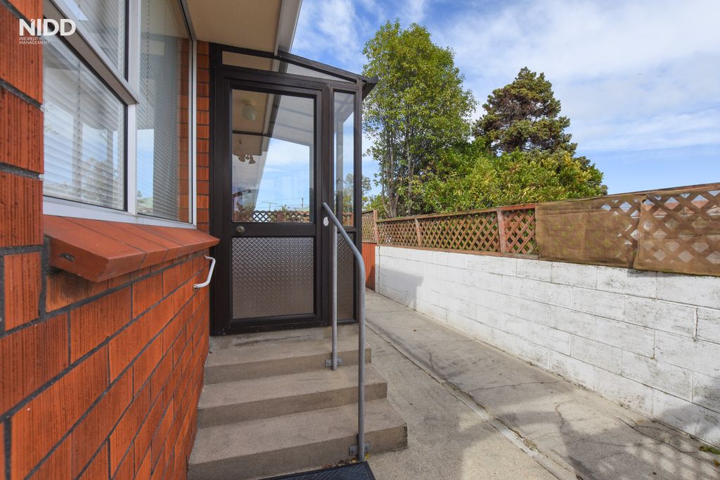 Tidy Two Bedroom Unit 2