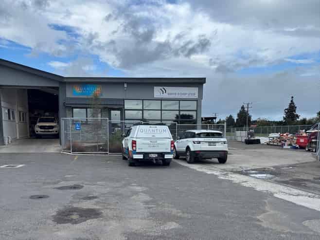 Modern Workshop with Sealed Yard