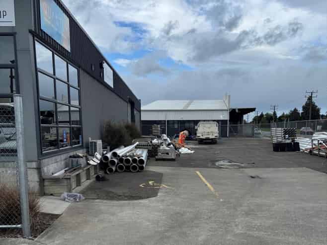 Modern Workshop with Sealed Yard