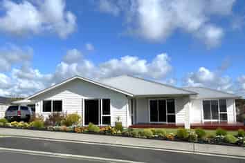 32 OMAHURU ROAD  "Kahawai Point", Glenbrook