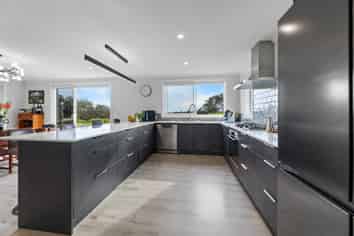 32 OMAHURU ROAD  "Kahawai Point", Glenbrook