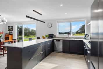 32 OMAHURU ROAD  "Kahawai Point", Glenbrook