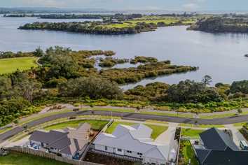 32 OMAHURU ROAD  "Kahawai Point", Glenbrook