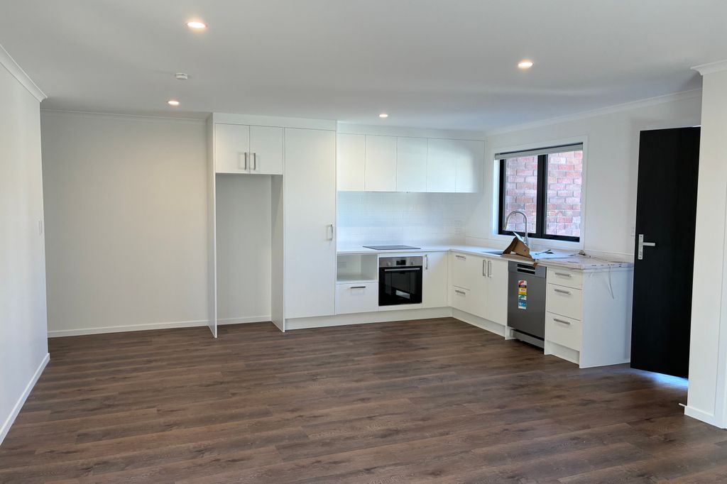 Near-New 3-Bedroom Home in Maeroa! 2