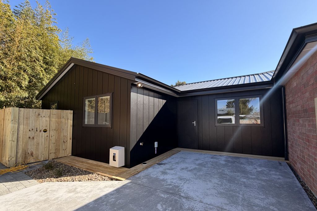 Near-New 3-Bedroom Home in Maeroa! 1
