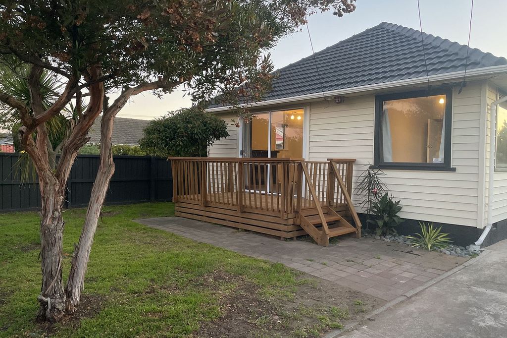 3-Bedroom Fully Fenced Home; 3-min Walk to Beach 1