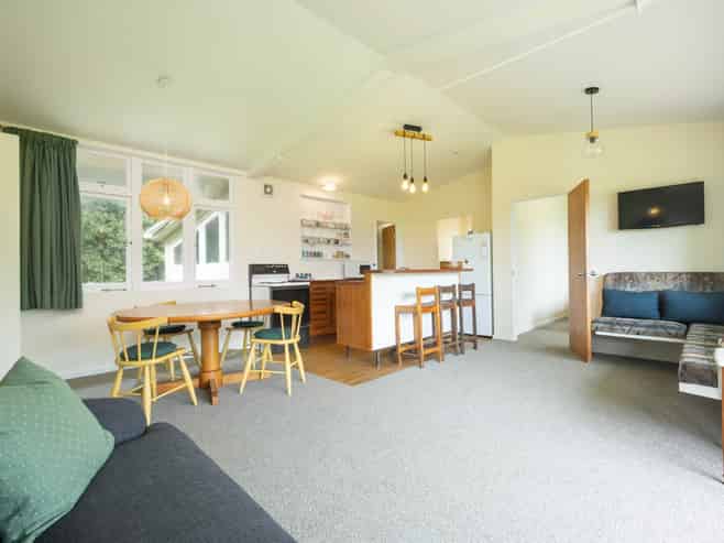 12 Seaview Road, Piha