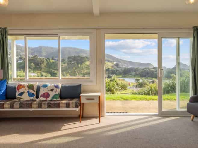 12 Seaview Road, Piha