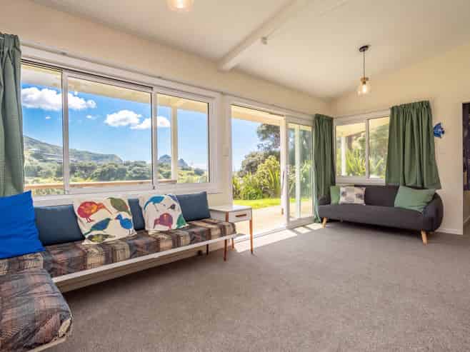 12 Seaview Road, Piha