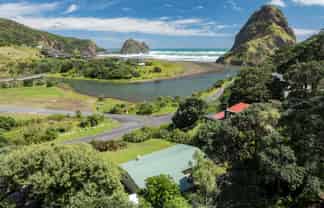 12 Seaview Road, Piha