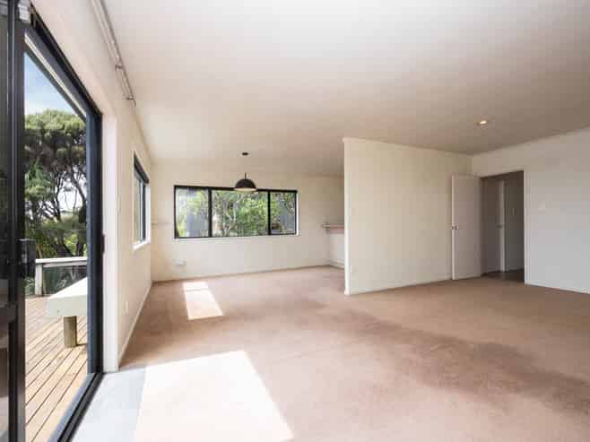 21 Te Ahuahu Road, Piha