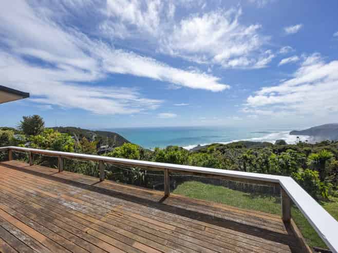 21 Te Ahuahu Road, Piha