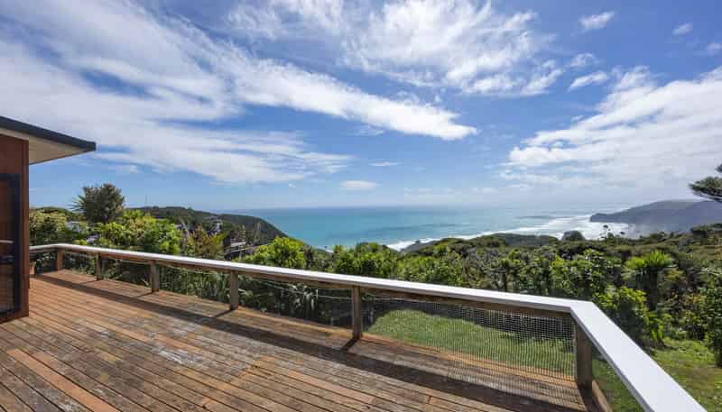 21 Te Ahuahu Road, Piha