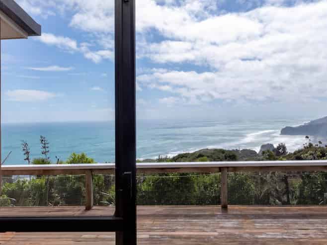 21 Te Ahuahu Road, Piha
