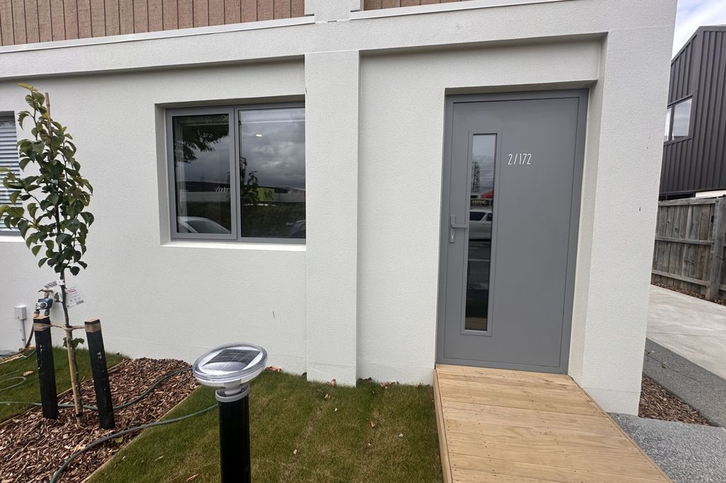NEAR NEW TOWNHOUSE 2