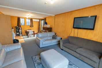 Room 5/1/46 Queen Street, North Dunedin