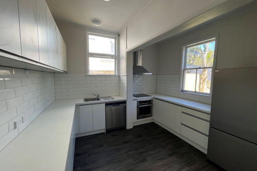 Room5/212b The Terrace, Wellington Central 2