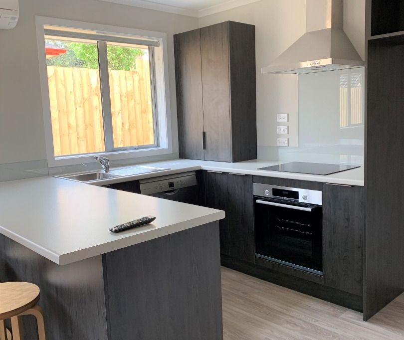 Near new, modern studio living at its best! 5