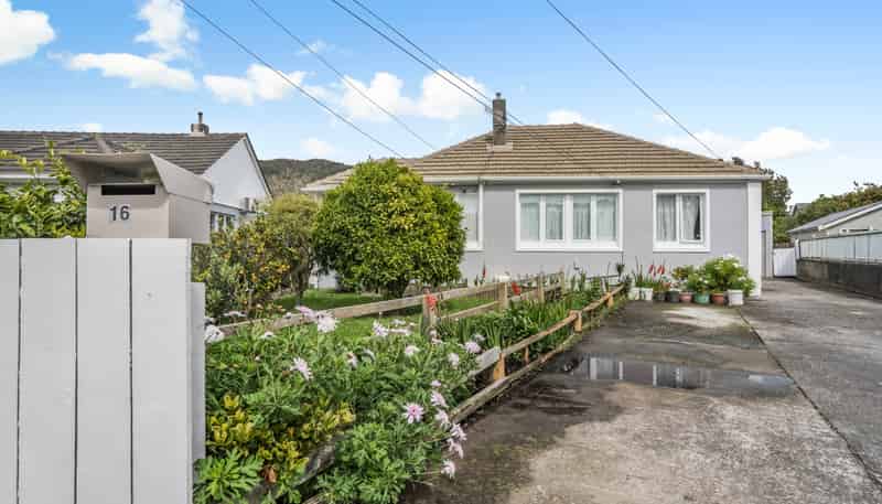 16 Watkins Grove, Taita