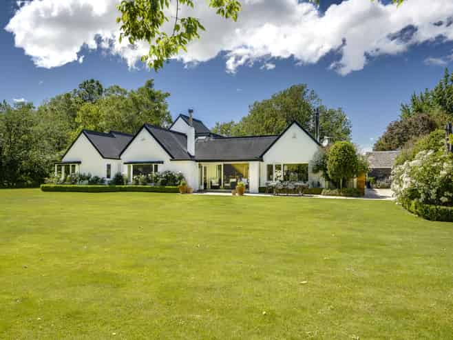Lochiel - 105 Longlands Road West, Longlands