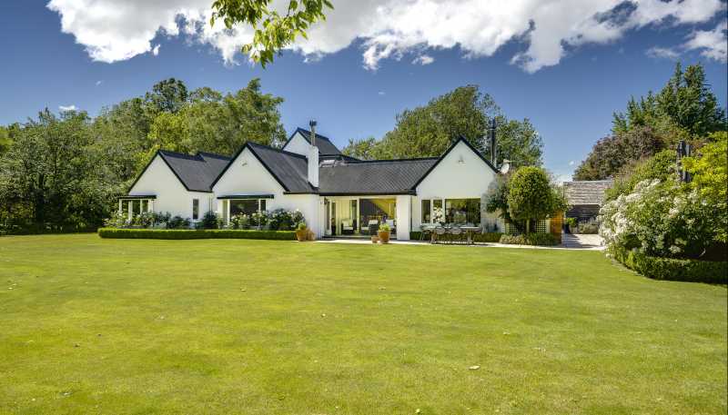  'Lochiel' - 105 Longlands Road West, Longlands