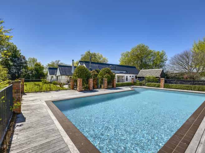 Lochiel - 105 Longlands Road West, Longlands