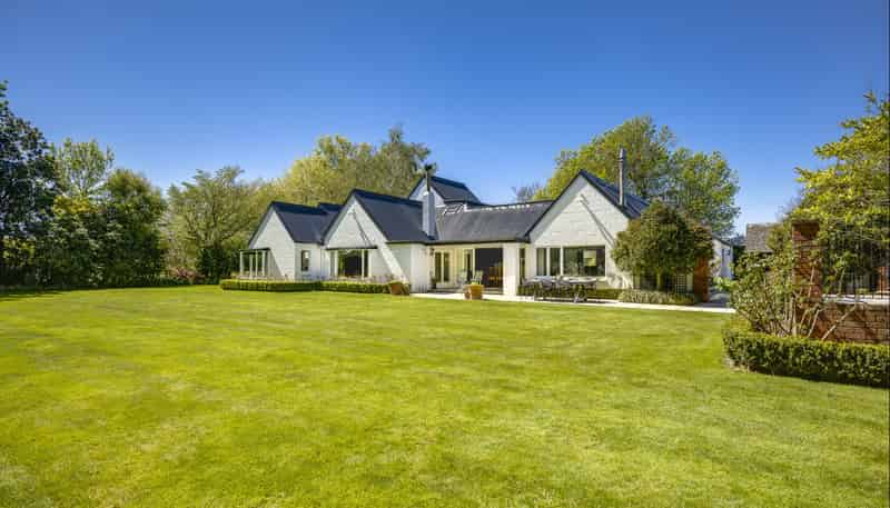  'Lochiel' - 105 Longlands Road West, Longlands