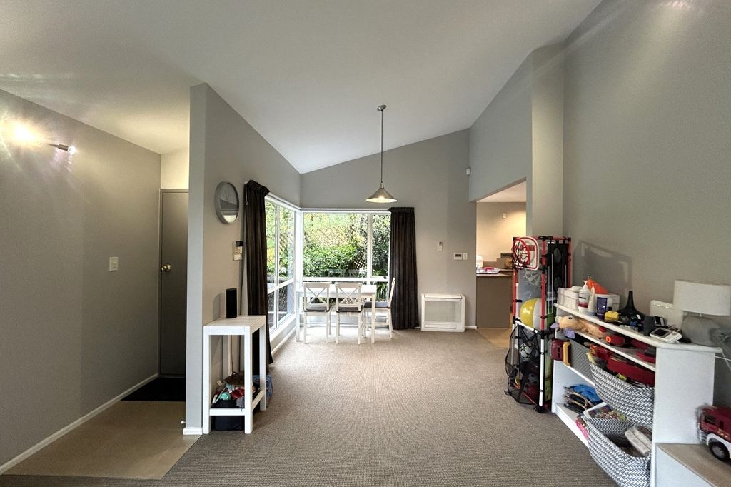 Sunny & Spacious 3 Bedroom Home 5
